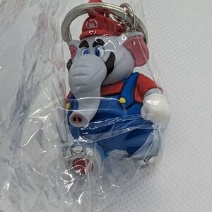 Nintendo con Super Mario bro game elephant exclusive keychain Still in wrapping